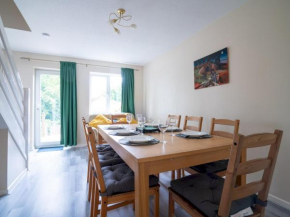 3 Bedroom family home Parking Garden Pass the Keys